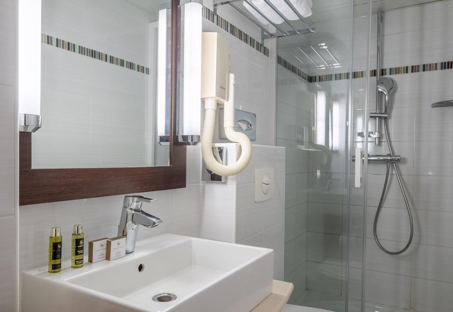 85 Saint Honore 3* Paris