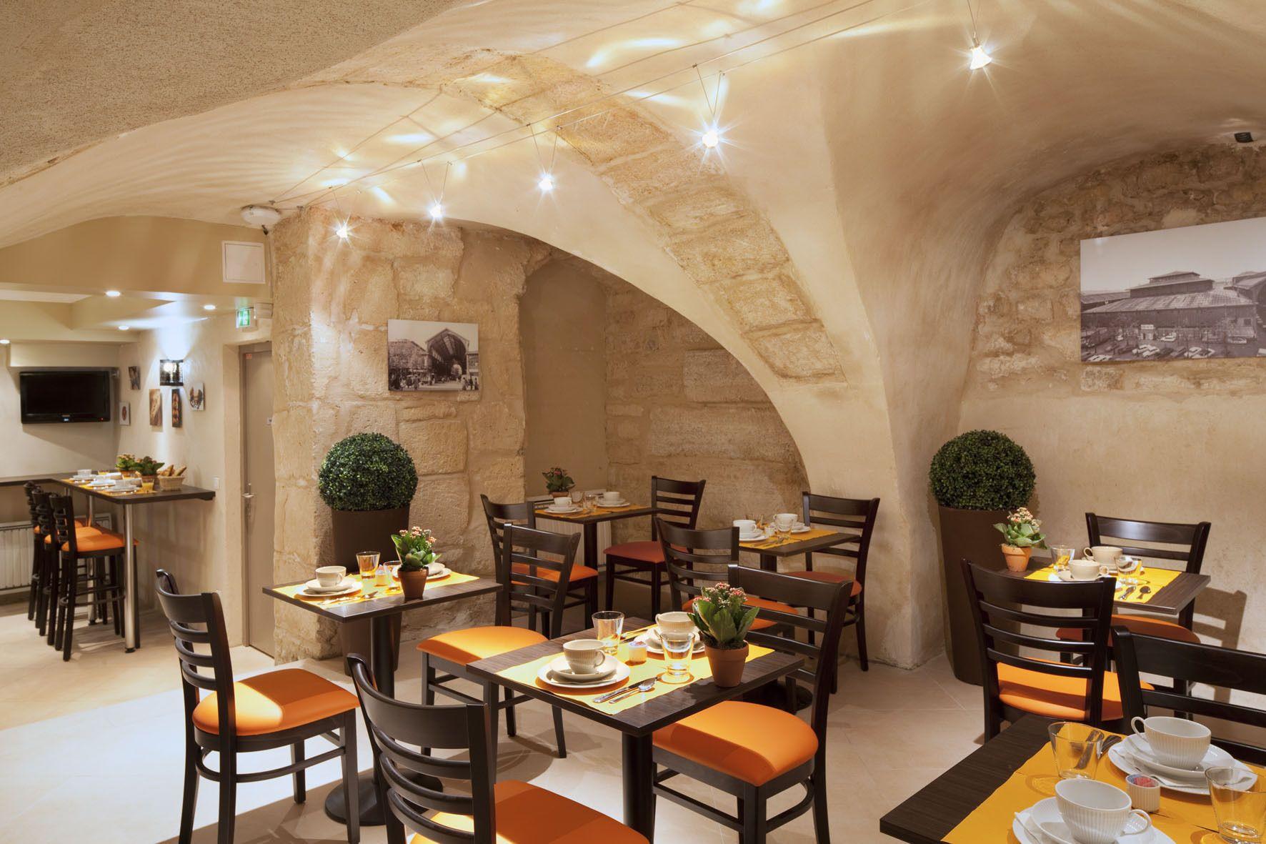 85 Saint Honore 3* Paris