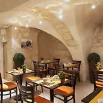 85 Saint Honore 3* Parigi