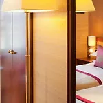 85 Saint Honore 3* Parigi