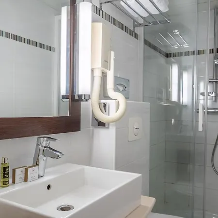 85 Saint Honore 3* Paris
