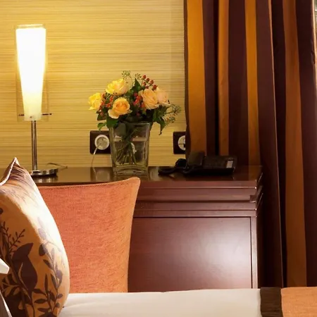 85 Saint Honore 3* Paris