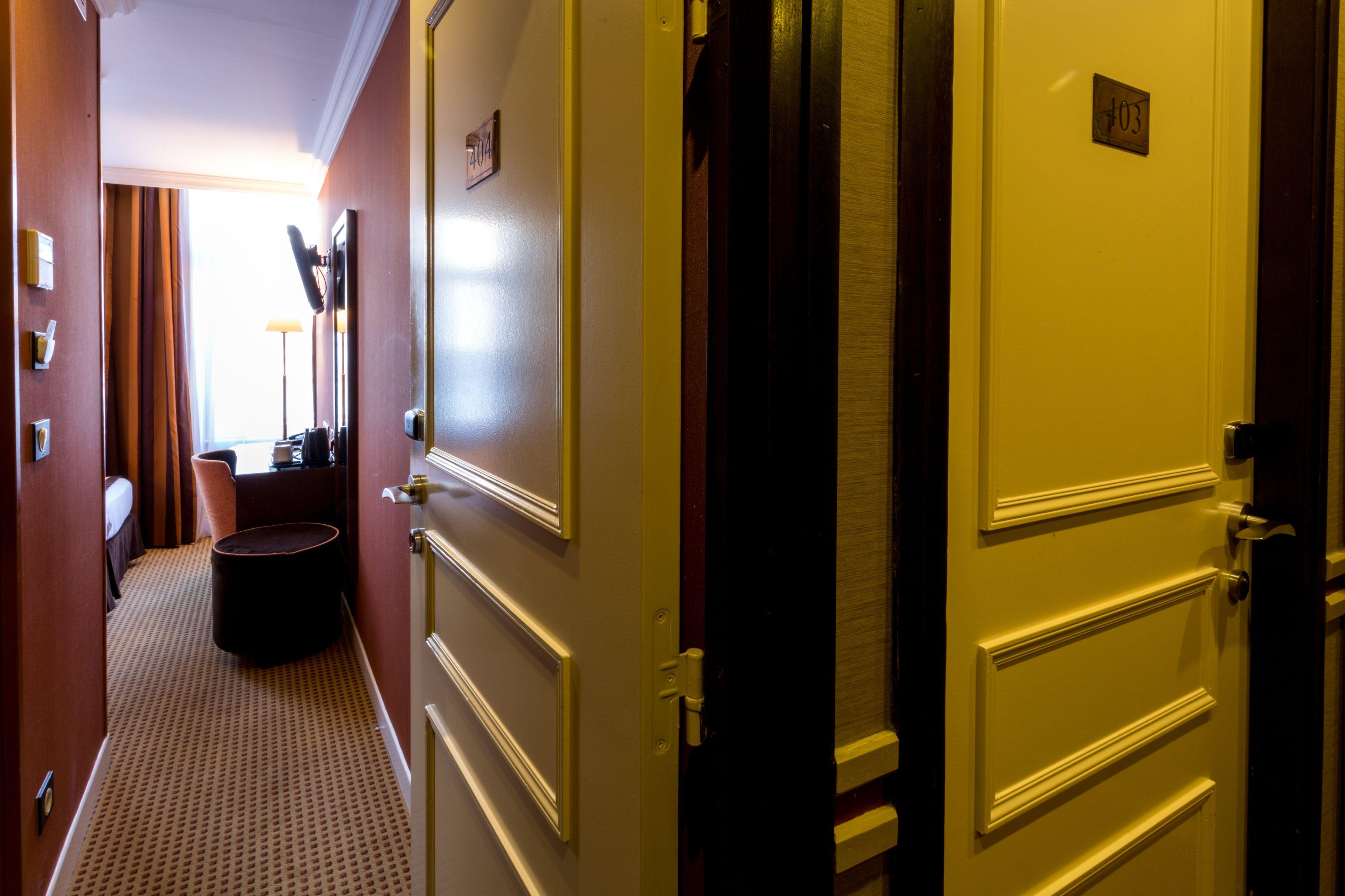 85 Saint Honore Paris