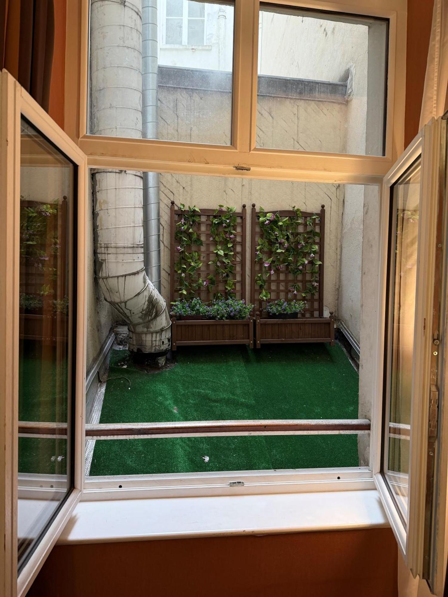 85 Saint Honore Hotel